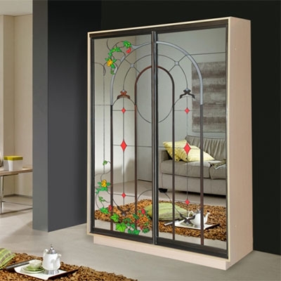 Шкафы-купе с витражным рисунком